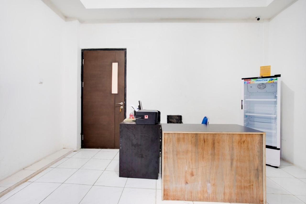 Отель Vaccinated Staff - Spot On 3928 Terrace House Syariah Pondoktjing Dua Экстерьер фото